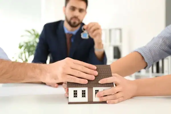 Couple arguing over property in divorce mediation Weymouth