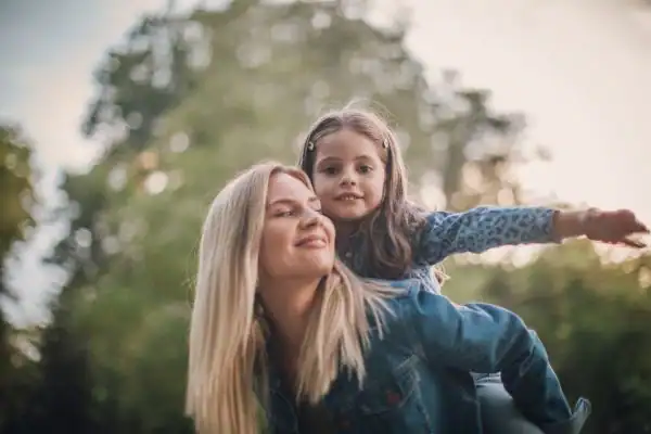 happy mum and daughter following mediation to resolve parental alienation Weymouth